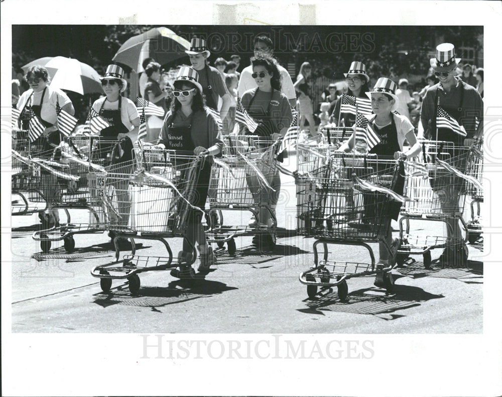 1990 Press Photo Sunset Food&#39;s Shopping Cart Drill Team - Historic Images
