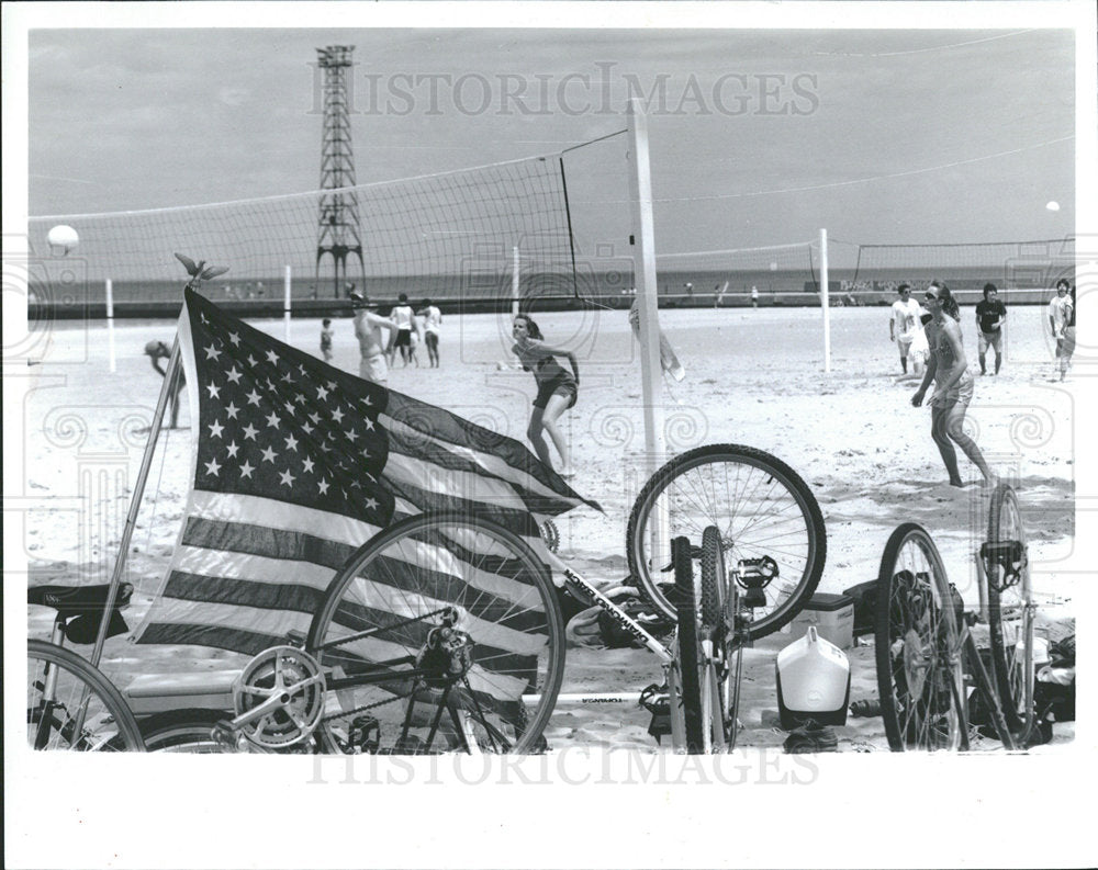 1992 Press Photo Lakefront at Montrose  - Historic Images