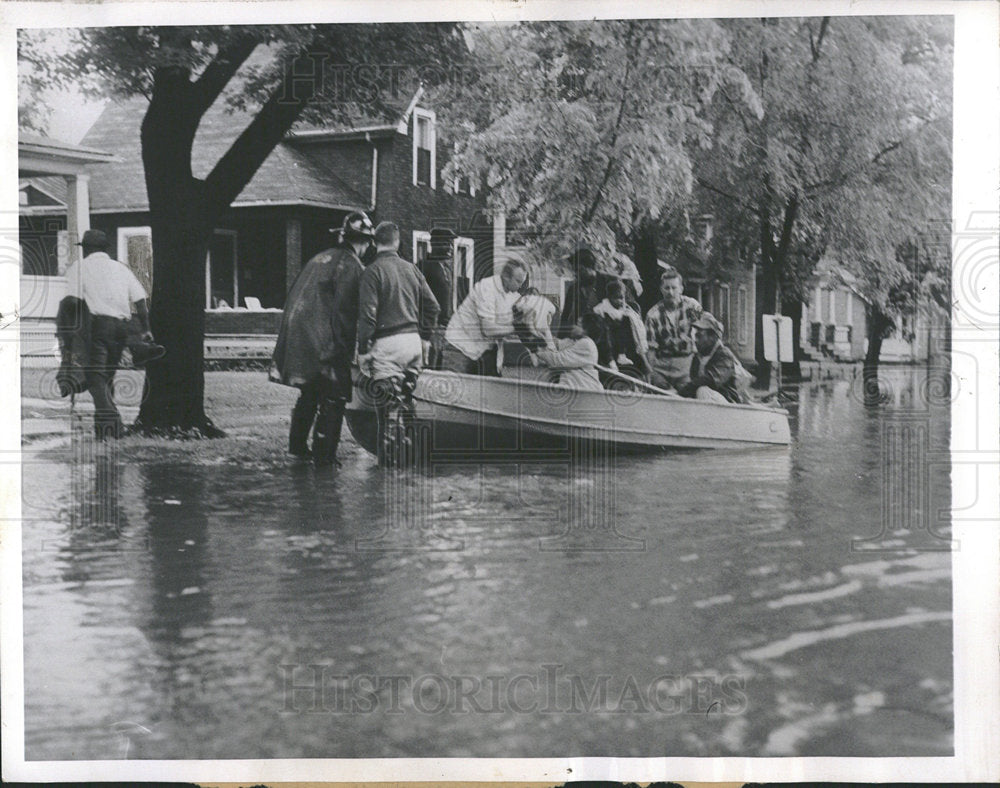 1959, Firemen Kankakee Flood Evacuate - RRY00609 - Historic Images