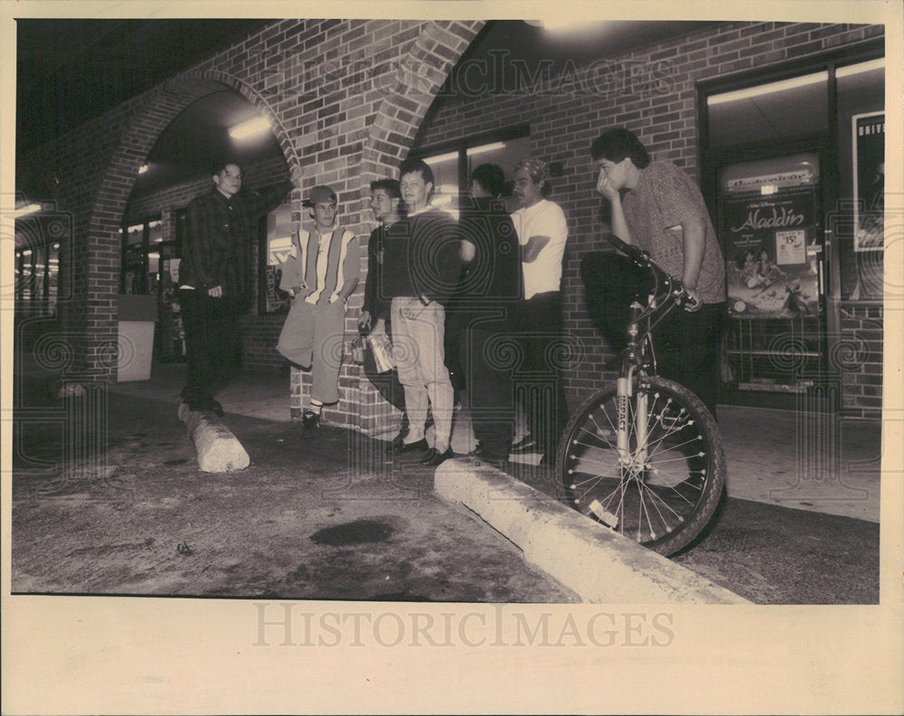 1993 Press Photo Highwood,Illinois Video Store - Historic Images
