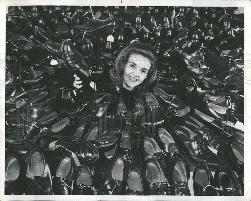 1967 Press Photo Test Shoes/Aztran/BF Goodrich Co - Historic Images