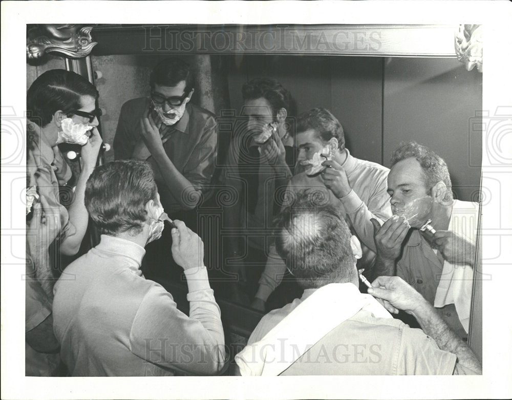1968 Press Photo Shaving Contest/Richard Crux - Historic Images