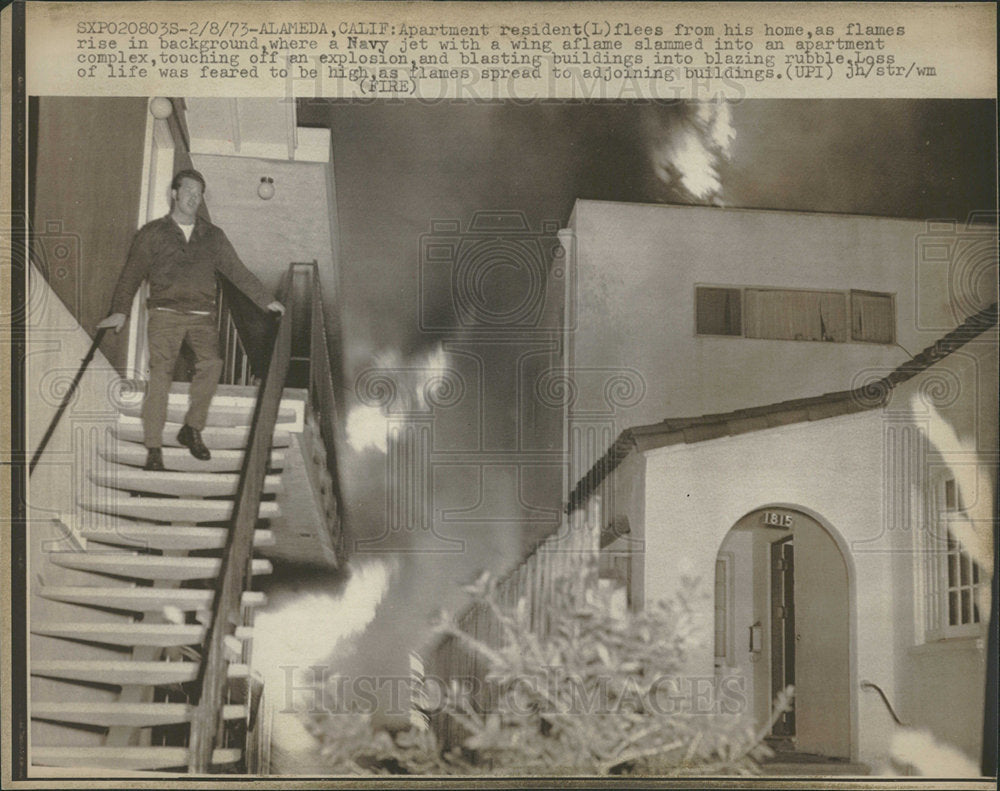 1973 Press Photo Navy Jet Crash Into Apartment - Historic Images