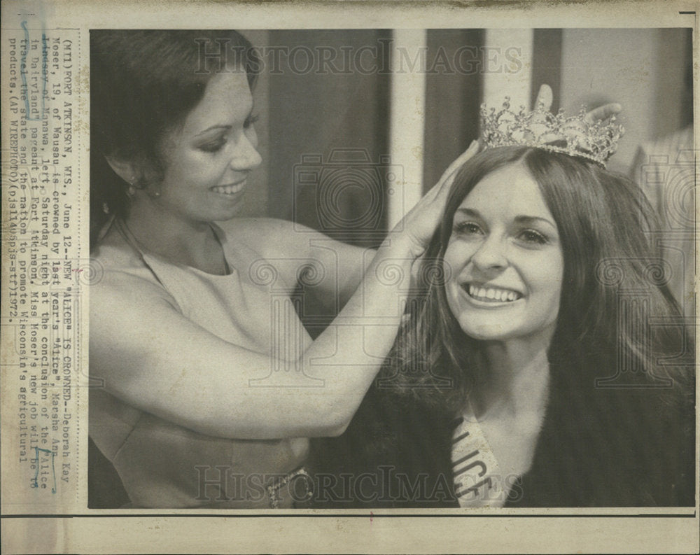 1972 Press Photo Moser Crowned Alice Wisconsin Contest - Historic Images
