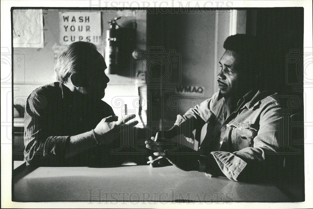Press Photo Alcoholism Program Director Counseling Man - Historic Images