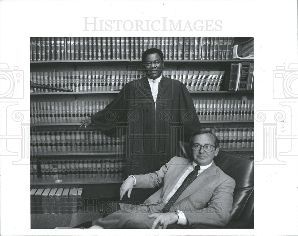 1993 Press Photo Leonard Townsend Michael Talbot Judge  - Historic Images