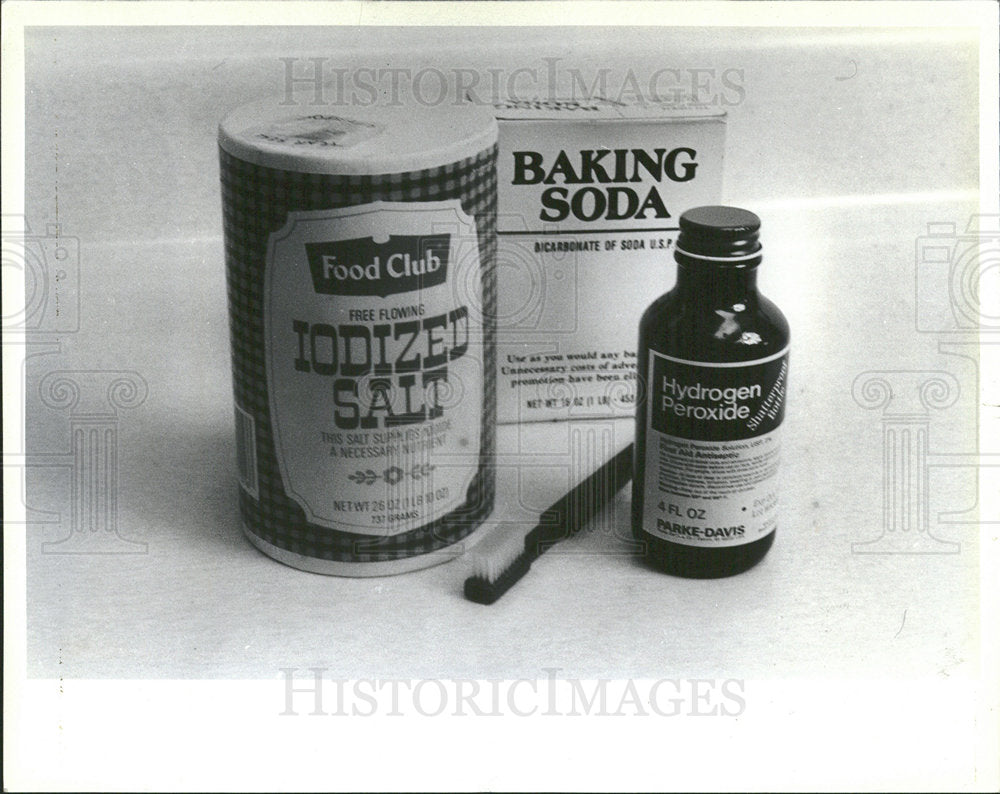 1982 Press Photo Ingredients Used To Treat Gum Disease - Historic Images
