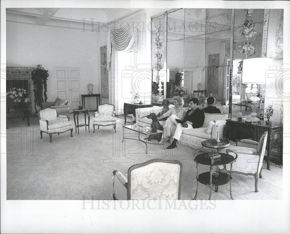 1967 Press Photo Greg Dodge Man Palm Beach mansion Room - Historic Images