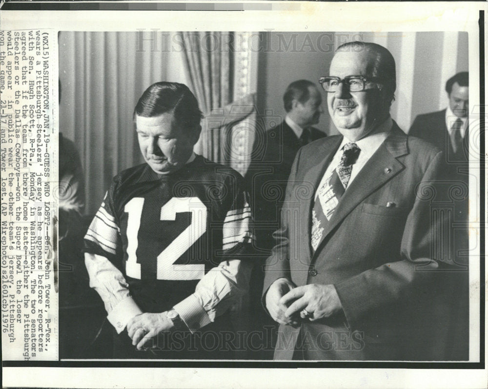 1976 Press Photo Sen John Tower Pittsburgh Steelers  - Historic Images