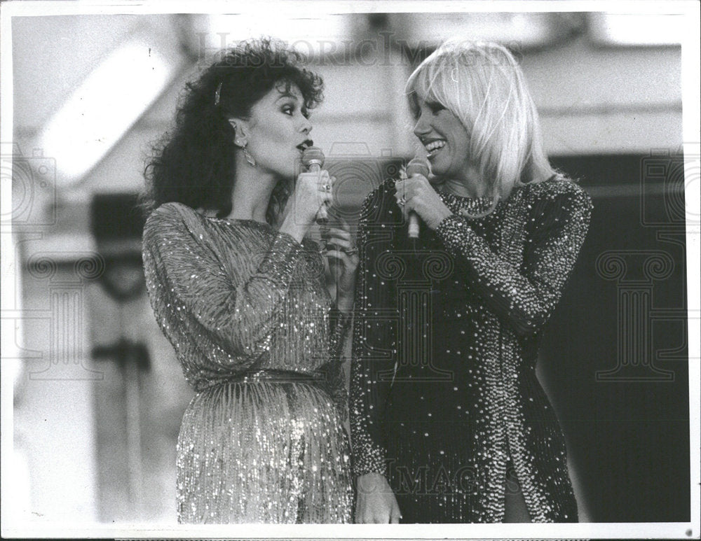 1982 Press Photo Marie Osmond Suzanne Somers Special  - Historic Images