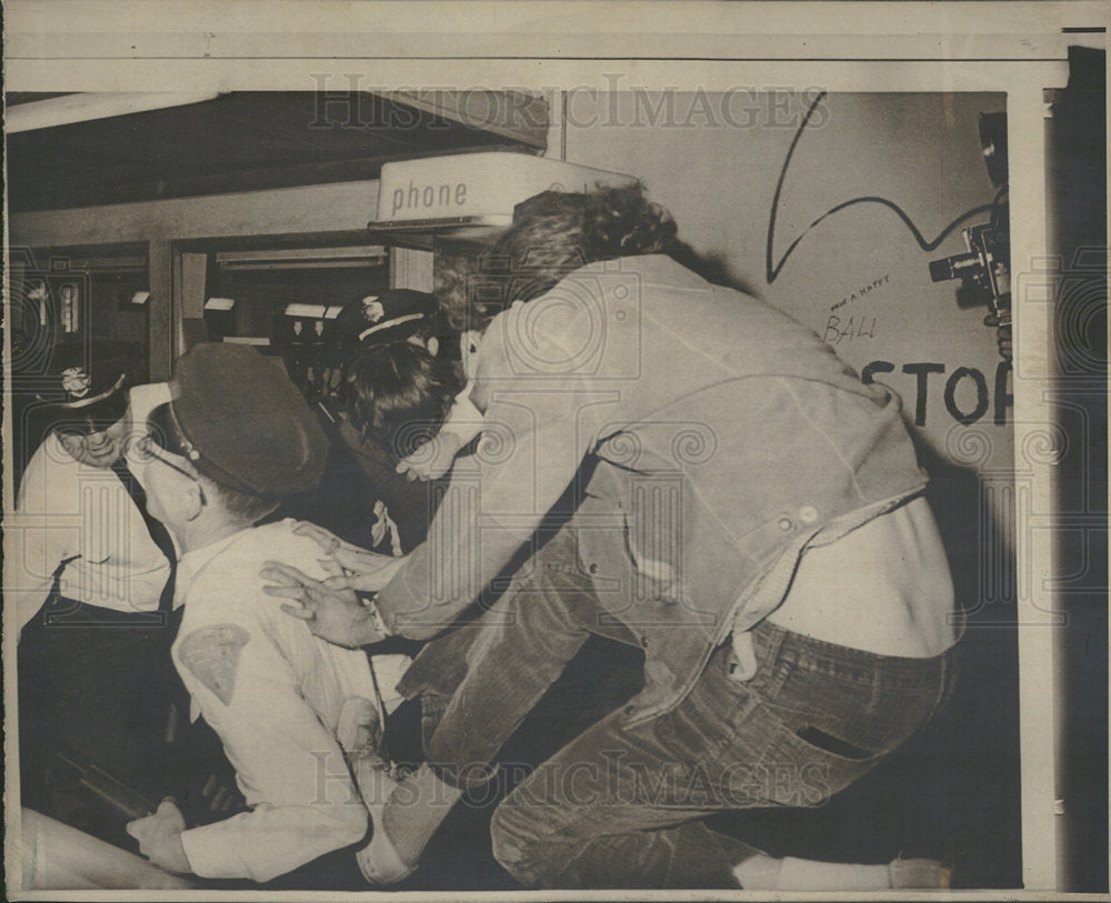 1971 Press Photo University Arizona Police Picketers - Historic Images