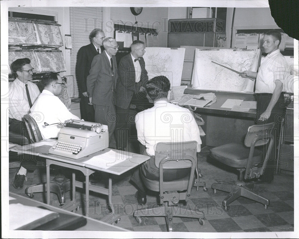 Press Photo Weather Forecasters Gather - Historic Images