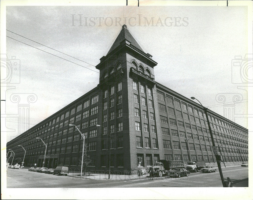 1983 Press Photo Western Electric Co Hawthorne Plant - Historic Images