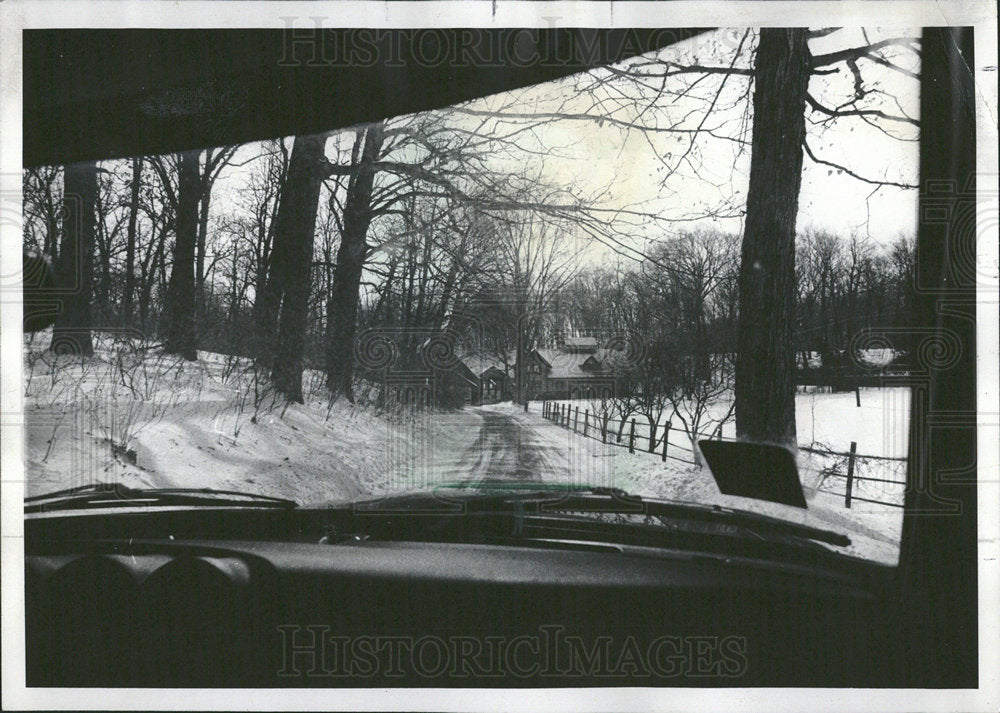1977 Press Photo A Snowy Road - Historic Images