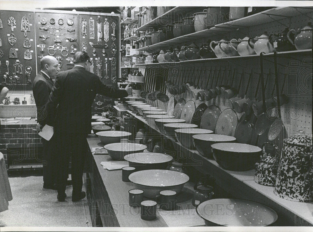 1968 Press Photo Housewares Show French pots Pans Sale - Historic Images