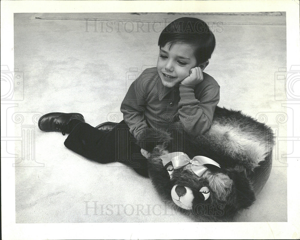 1970 Press Photo Fun Sport Eskiloo fur fabrics Norwood - Historic Images