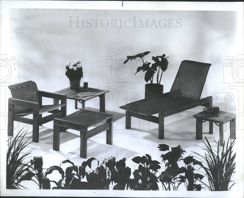 1977 Press Photo Indoor Outdoor furniture Home Utensils - Historic Images