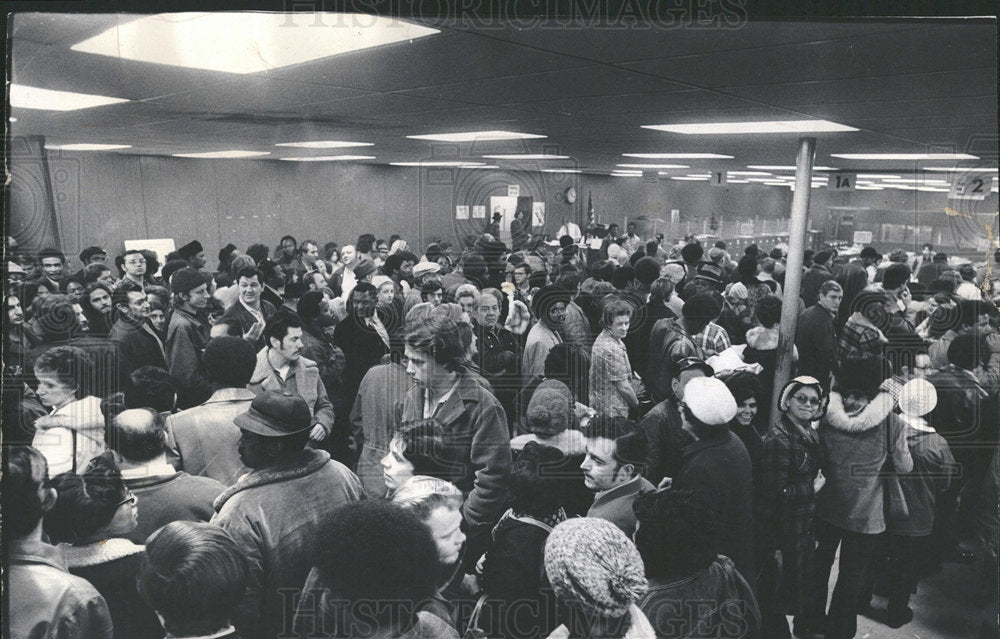 1974 Press Photo Line Unemployment Compensation Western - Historic Images