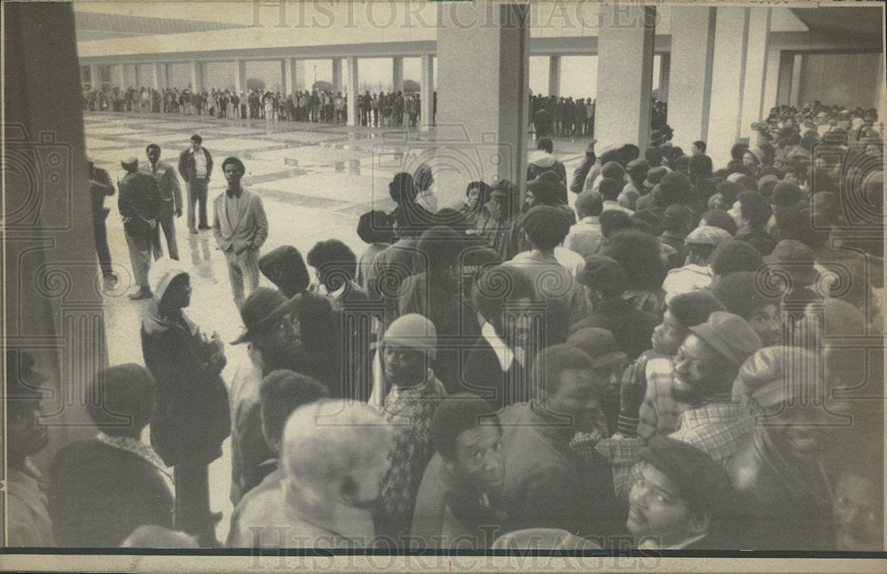 1975 Press Photo unemployed Atlanta civic center Seek - Historic Images