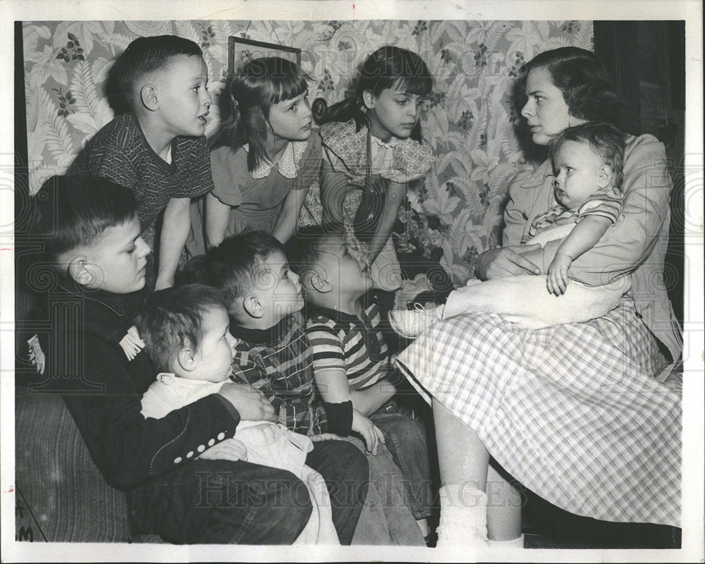 1967 Press Photo Children Adult Orphanages - Historic Images