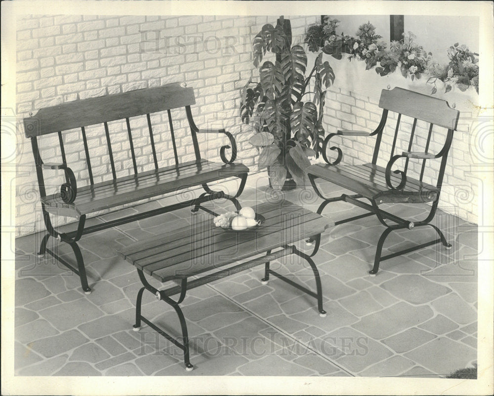 1965 Press Photo Park Bench Furniture Patio Romantic - Historic Images
