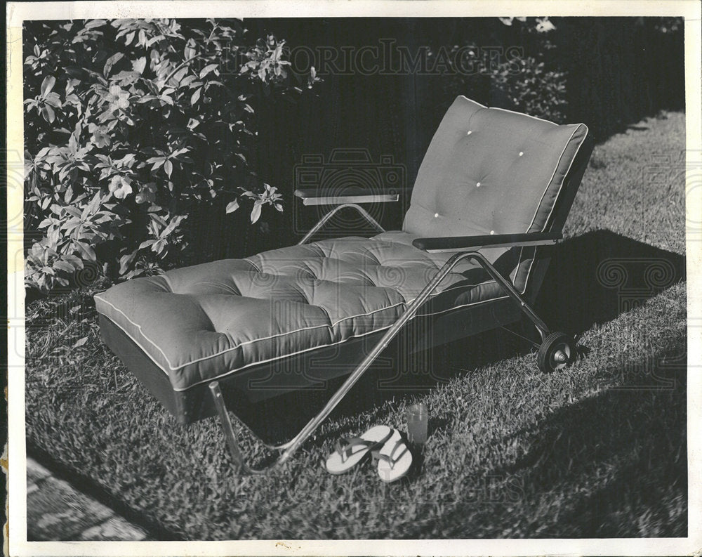1959 Press Photo Lightweight aluminum chaise lounge  - Historic Images