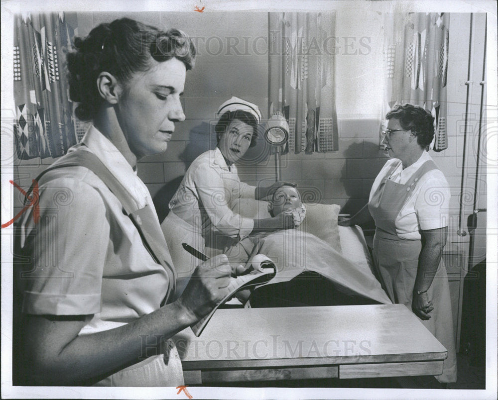 1956 Press Photo Mary Roberts Nursing Students Instruct - Historic Images