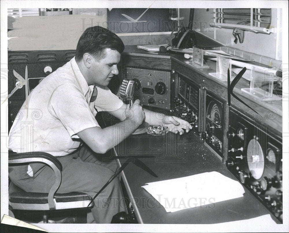 1952 Jack McAdam Blind Operator Machine - Historic Images