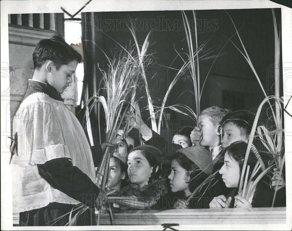 1935 Press Photo Palm Sunday St. Peter Paul Church  - Historic Images