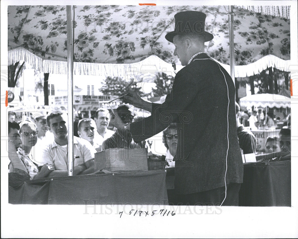 1962 Press Photo Dr Edward Turner Michigan State fair  - Historic Images