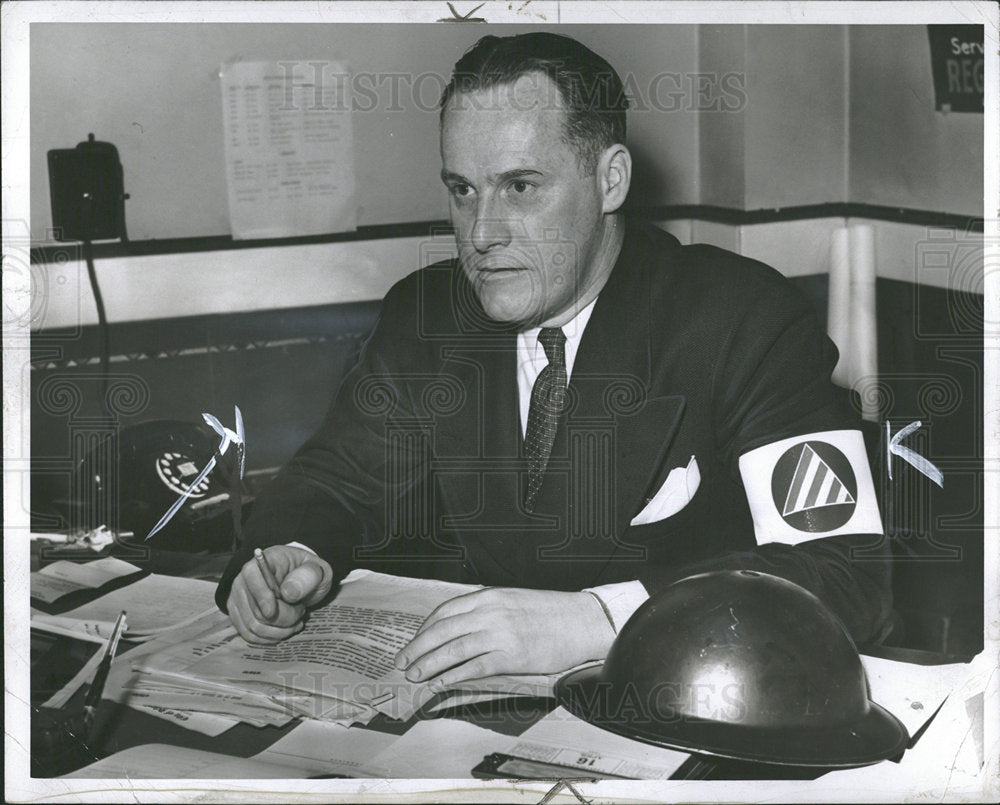 1942 Press Photo Frank M McLaury Deputy City Controller - Historic Images