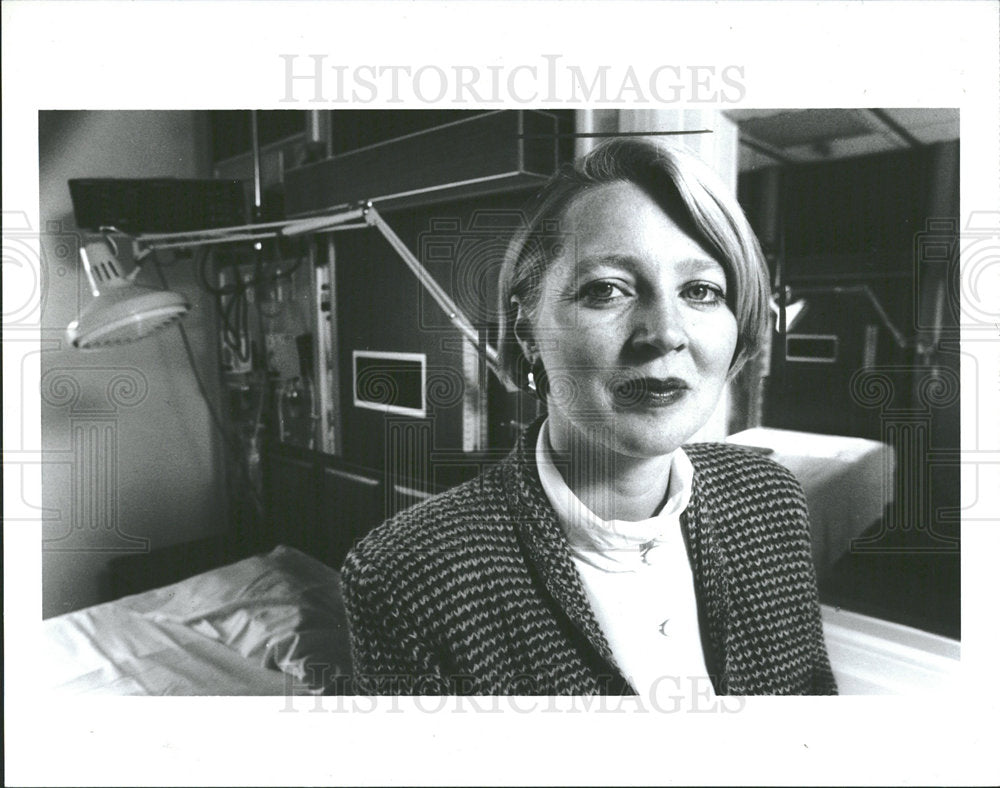 1991 Press Photo  D.Lynn Kelley , a Hospital Executive. - Historic Images