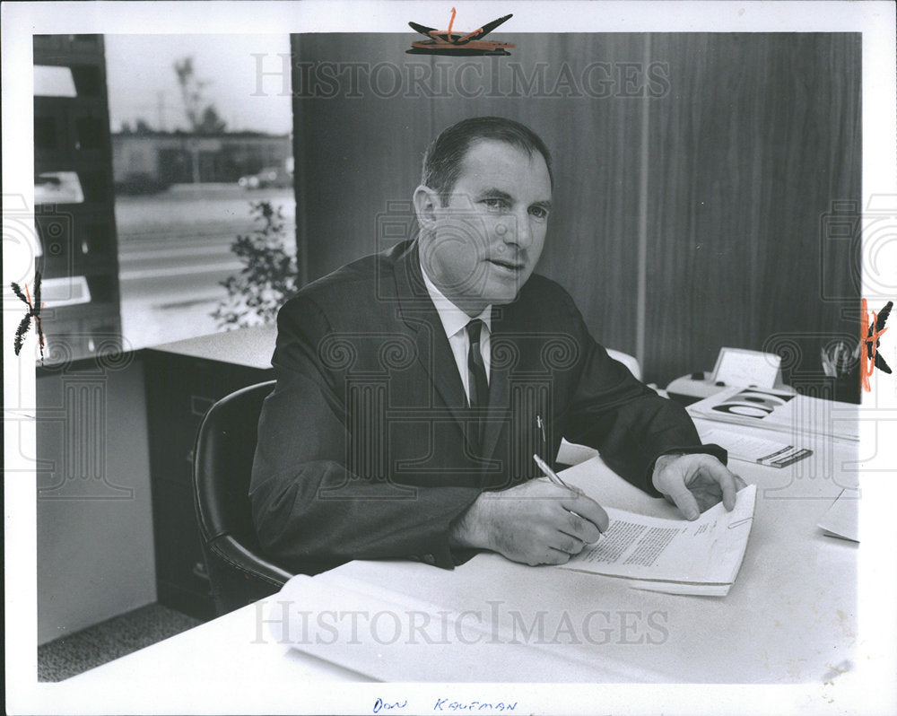 1965 Press Photo Don Kaufman Home Builder Detroit - Historic Images