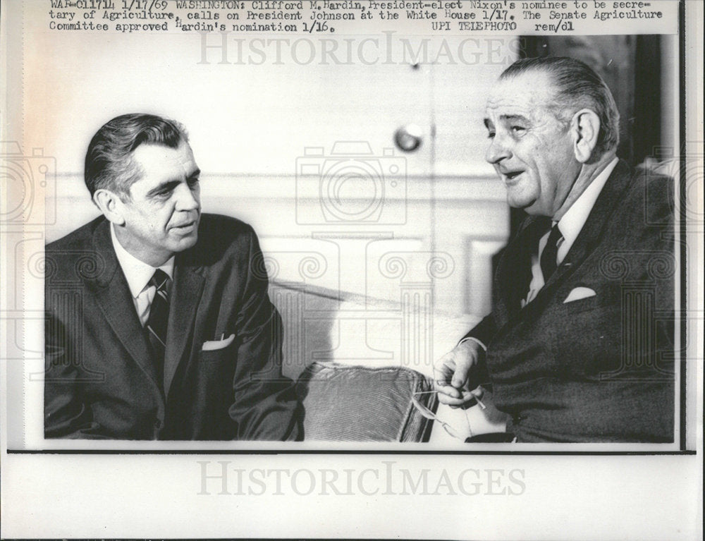 1969 Press Photo Clifford M. Hardin President Johnson - Historic Images