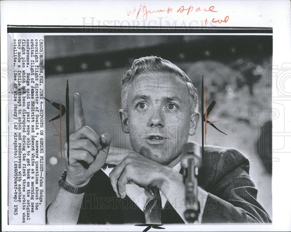 1965 Press Photo John Hodge Flight Director of Gemini 4 - Historic Images