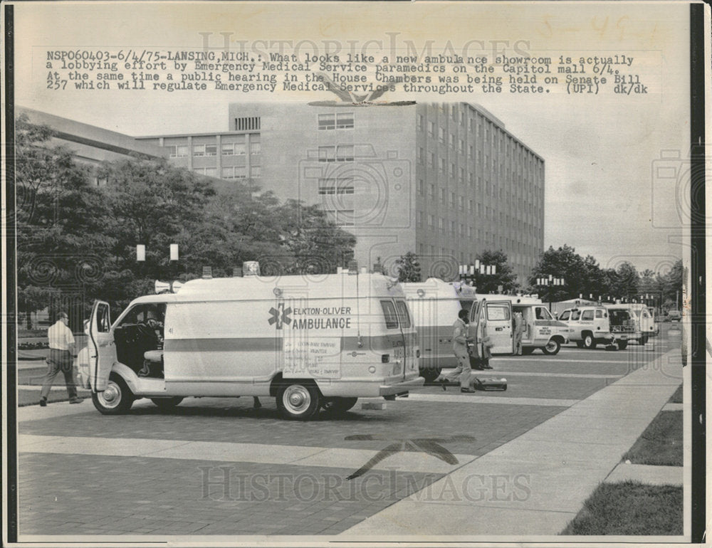 1975 Press Photo Ambulances Emergency Medical Services - Historic Images