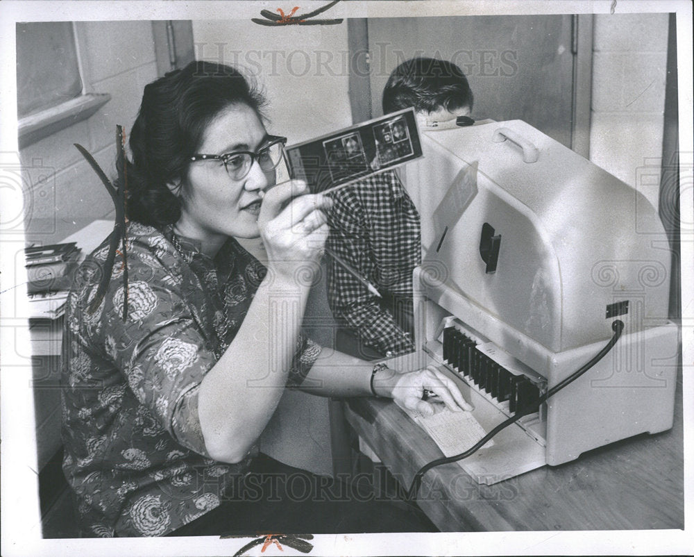 1962 Press Photo Hawthorn center Mrs Kijoko Ching Work - Historic Images