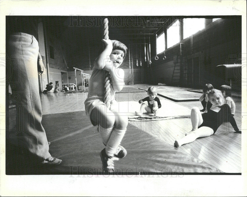 1983 Press Photo South Side Children Gymnasium Chicago - Historic Images