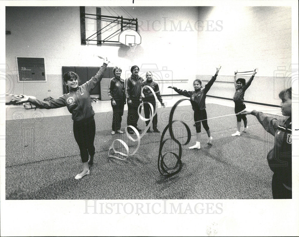 1985 Press Photo Illinois Rhythmics Class Gymnastics - Historic Images