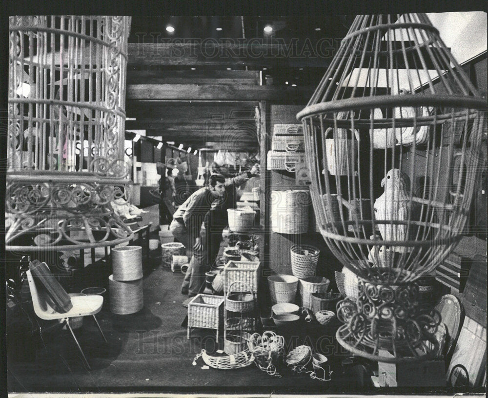 1975 Press Photo Wicker Ware Bird Cage Artificial Array - Historic Images