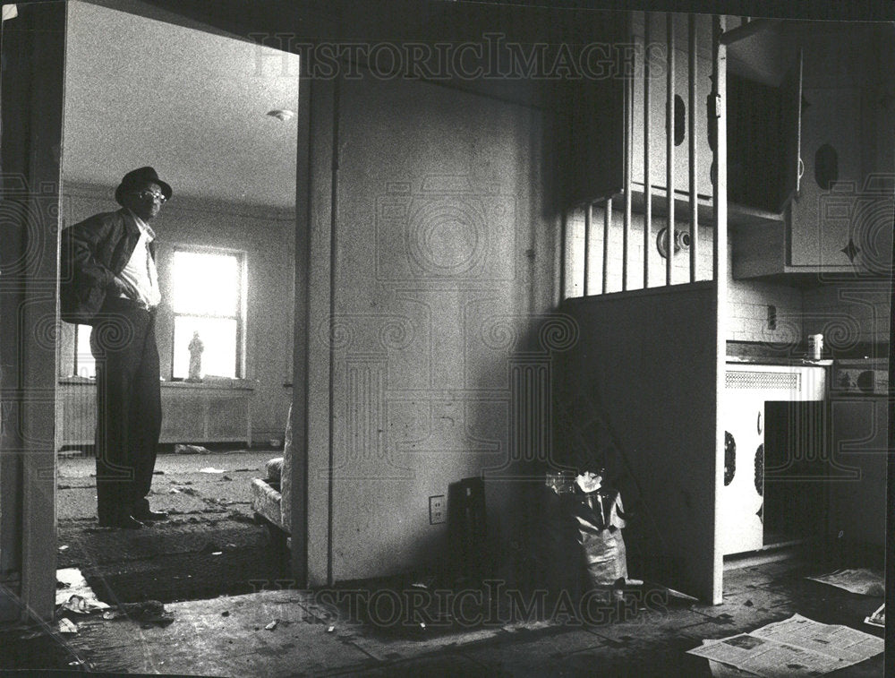1978 Press Photo Ardis James Harvard Vacant Apartment  - Historic Images