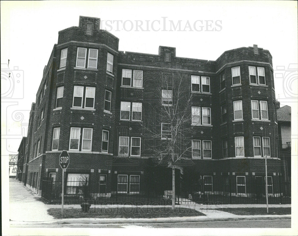 1983 Press Photo Hutchinson Lake Renters Chicago sign - Historic Images