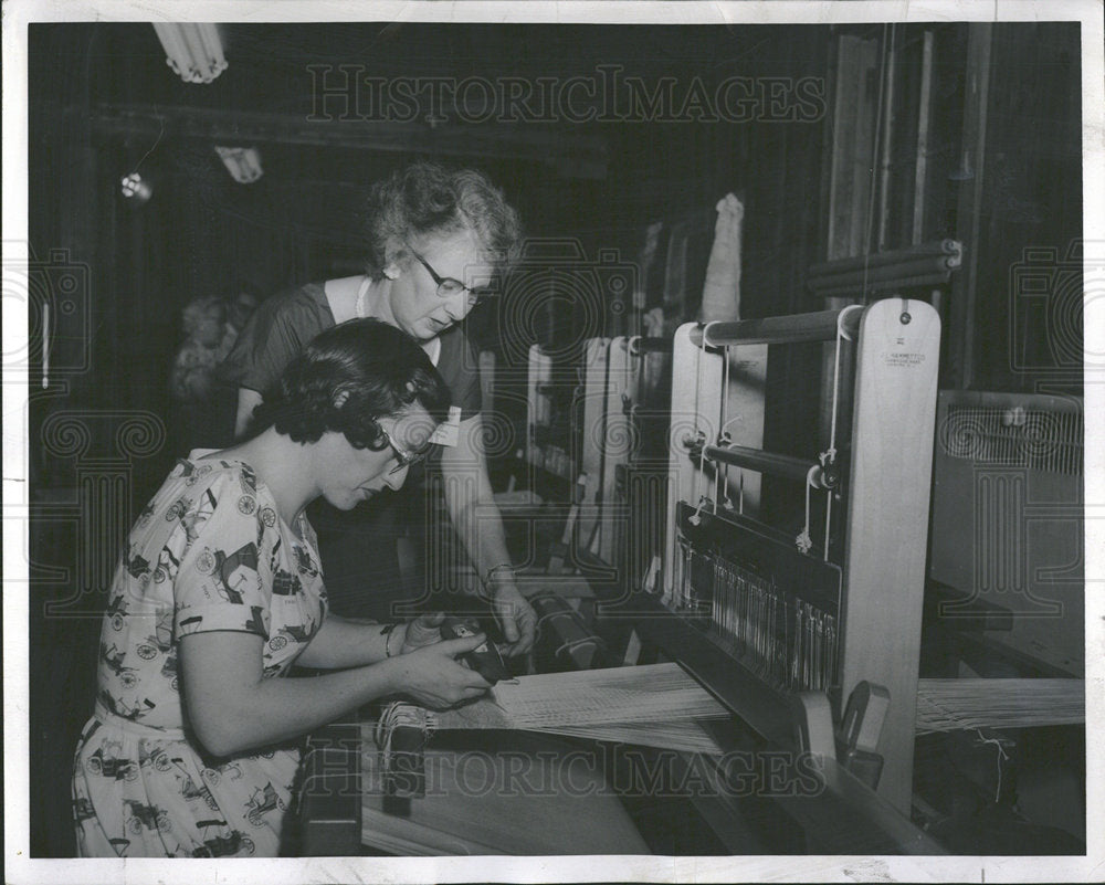 1972 Press Photo Smoky Mountain Handicraft Weaver Loom  - Historic Images