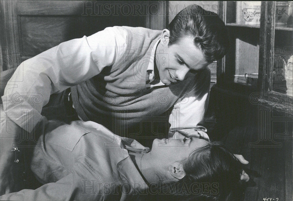 1961 Press Photo Warren Beatty DeMille Award Golden  - Historic Images