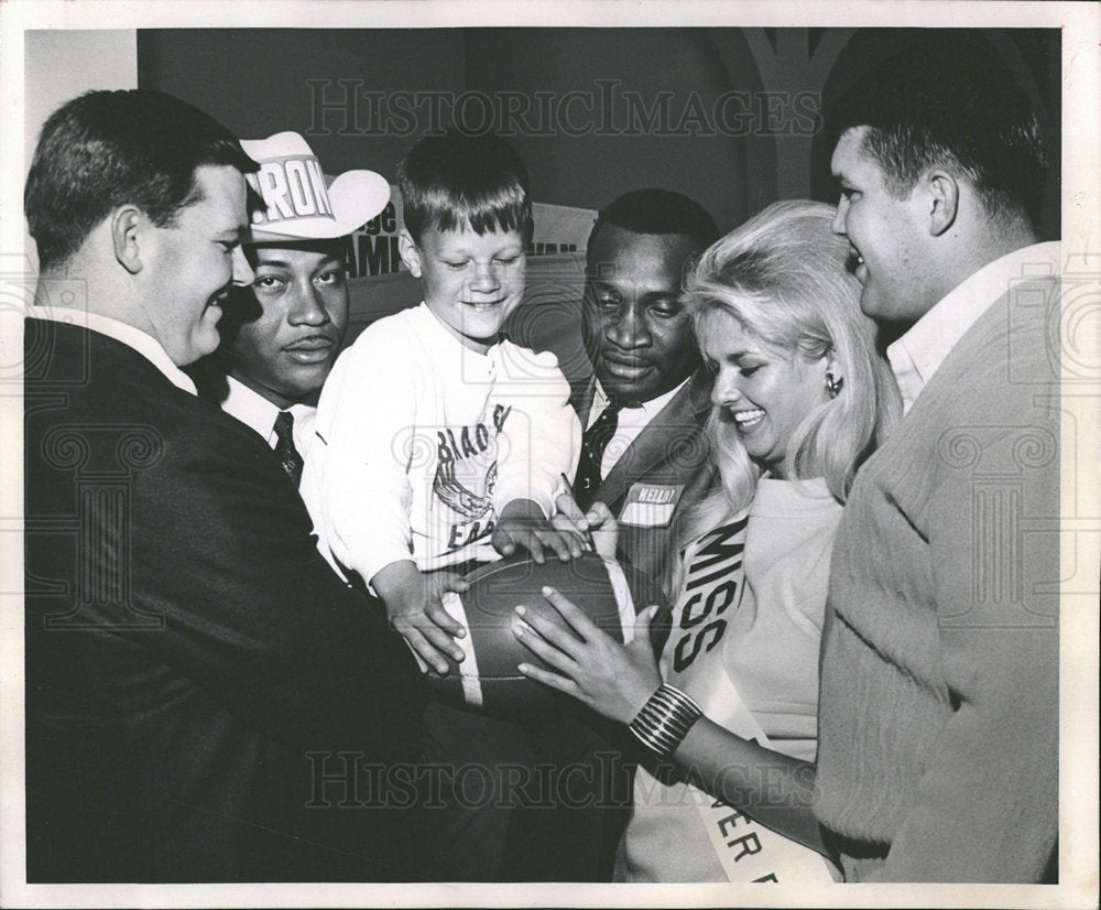 1967 Press Photo Susan Kay Hawkins Edward Hickok Metro - Historic Images