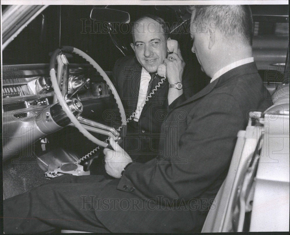 1962 Press Photo Dick Hyde Ted Luesing Telephone Car  - Historic Images
