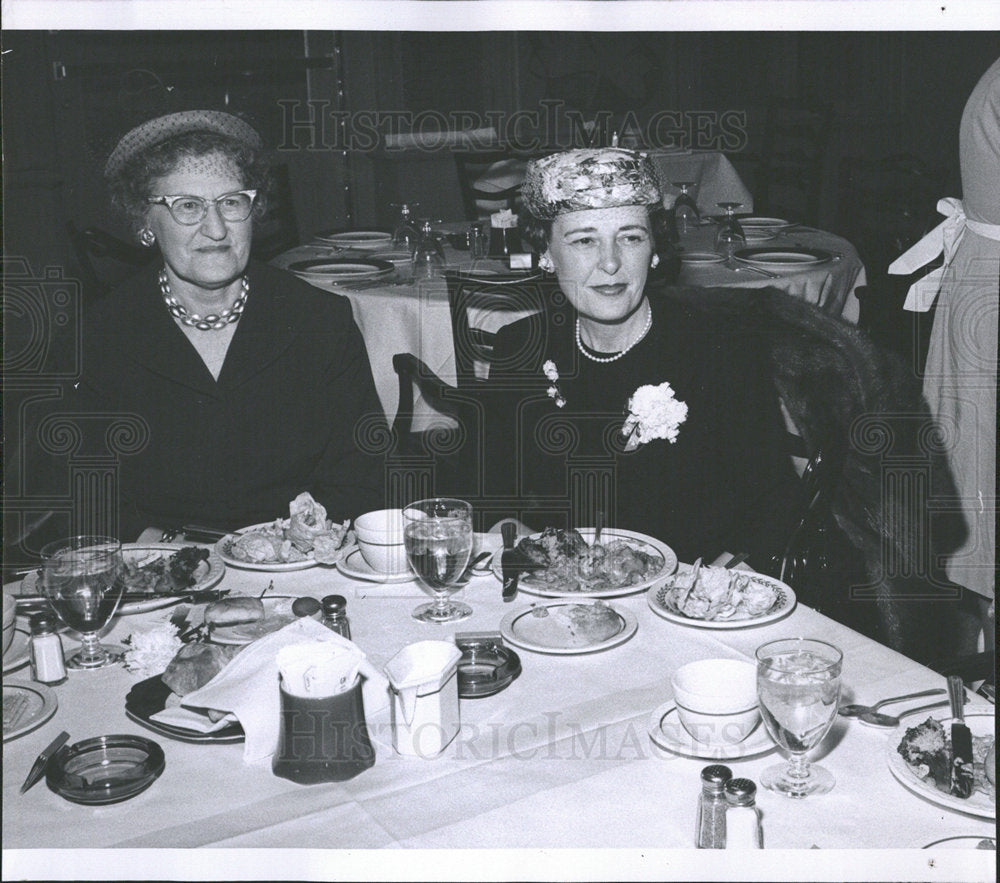 1960 Press Photo Clarence Ireland Ernest Luncheon Gano - Historic Images