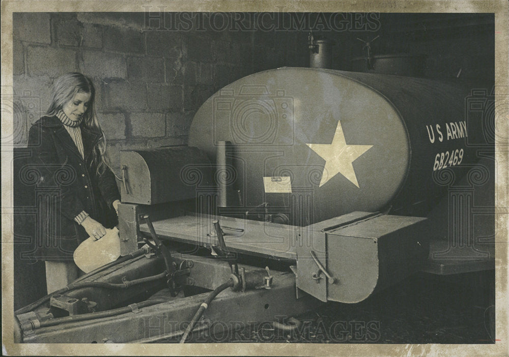 1976 Press Photo Joann Anderson Army Water Tank - Historic Images
