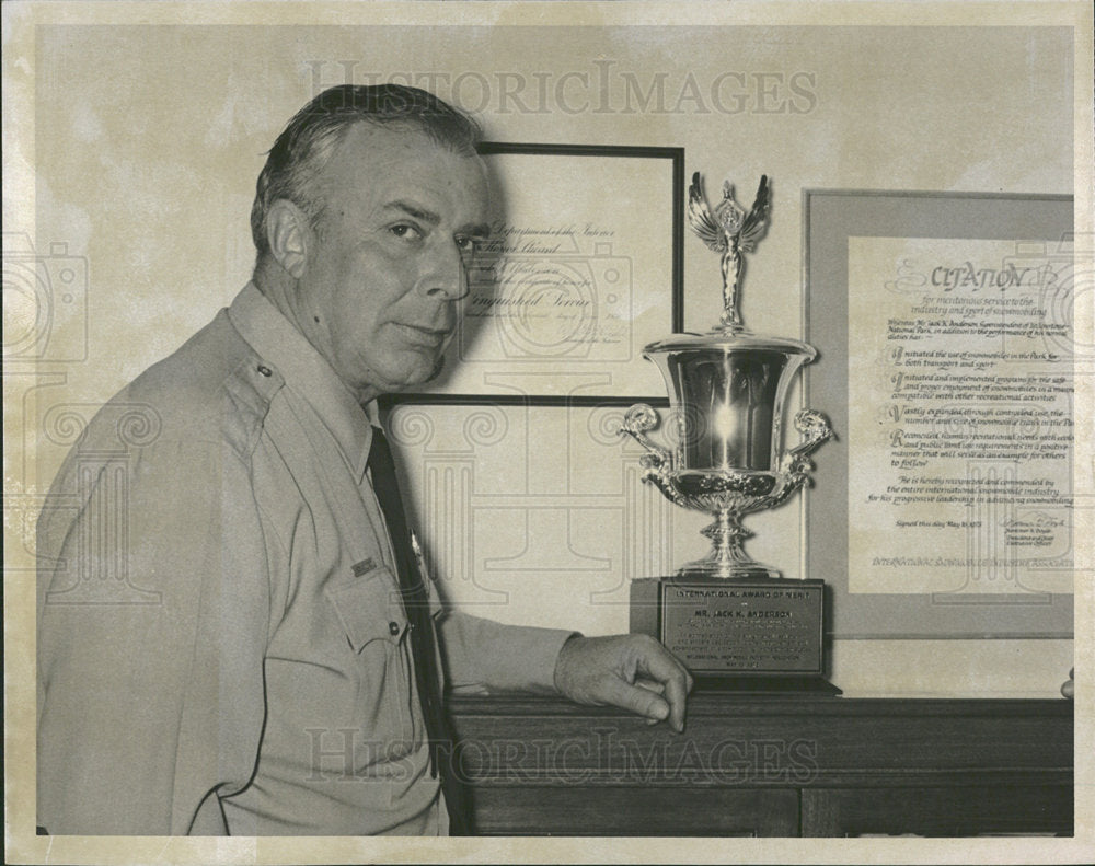 1973 Press Photo Jack Anderson Yellow stone national  - Historic Images