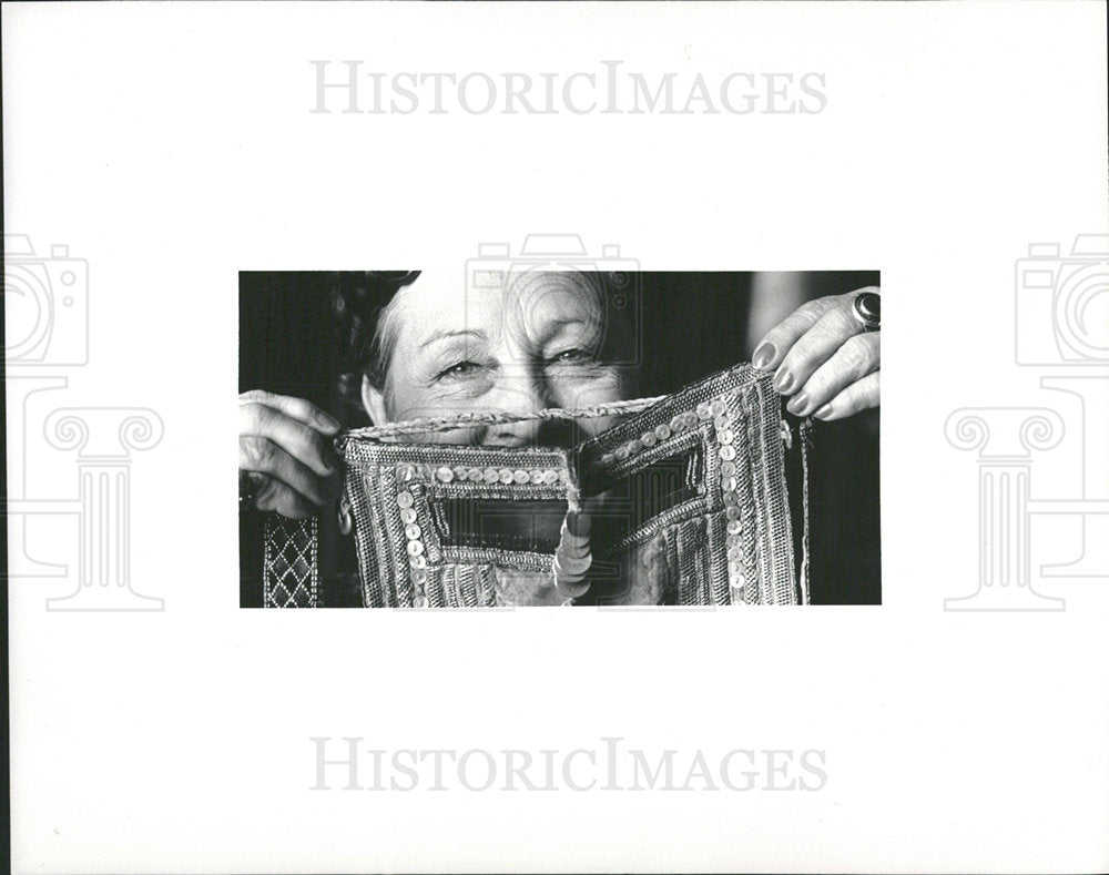 1984 Press Photo Marianne Alireza Artist Entertainer - Historic Images